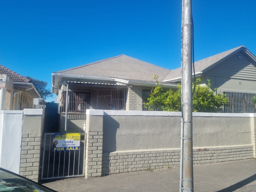 4 Bedroom Property for Sale in Goodwood Central Western Cape